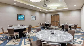 Holiday Inn Express Bettendorf - Davenport NE by IHG - Image 3