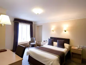 Burnett Arms Hotel - Image 2