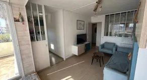 Appartement rénové 1 chambre + cabine, parking privé, à 400m de la plage - Image 5