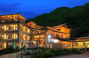 Floral Luxury Nanjing Tulou Chazhiyun Guesthouse - Image 4