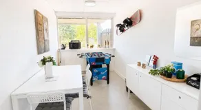 Hyggeligt Værelse med fælles opholdsrum og toilet - Image 2