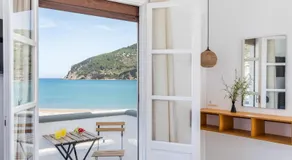 Uncle John's Guesthouse - Image 2
