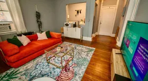 Uptown Funk Getaway with Parking & Walk To Stadiums, Nightlife - Image 2