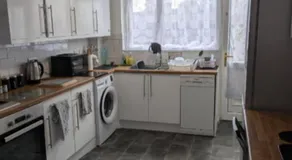 Corby Double & En-suite Rooms NN17 2LZ area Ideal Contractors Short & Long stays Opposite Lodge Park Leisure Center - Image 3
