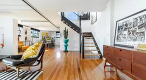Ombygget loftlager med aircon, bad, parkering, studie og tagterrasse - Image 2
