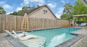 Home for summer with pool, pool table, outdoor kitchen,patio and balcony - Image 4