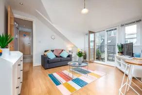 2 Bed Apartment - Cardiff City Centre - Free Parking - Image 2