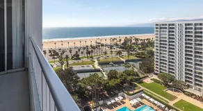 Santa Monica Ocenfront 2 Bedroom Villa with Parking - Image 4