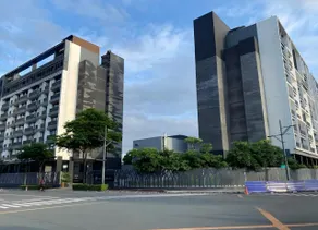 Luxury 3BR Designer Residence in BGC | High Floor | Fast WiFi | Family & Business Ready - Image 1