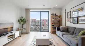 Riverside Suites and Apartments - Image 2