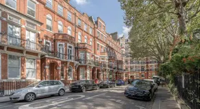 Earl's Court 2BR Private Garden Walk to Tube - Image 5