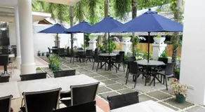 One Crescent Place Hotel - Image 5