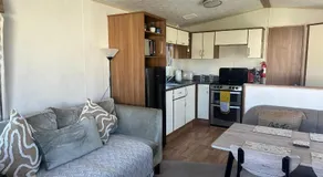 Homely 3 Bedroom Caravan in Cirencester - Image 2