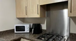 Crownford Guesthouse - Close to Hanley centre and University - Image 4