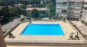 Studio-Hyères: Piscine, Plages et Port à Proximité, Parking Inclus, Idéal Vacances - Image 4