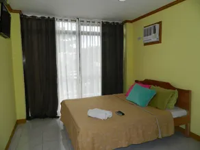 Ellens Resort - Image 2