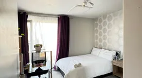 Ensuite Double Room with Balcony - Image 3