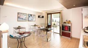 B&B Lori - Image 4