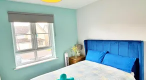 3 bed house with parking near airport - Image 2
