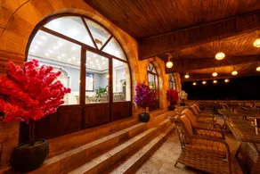 Crazy Horse Hotel - Image 4