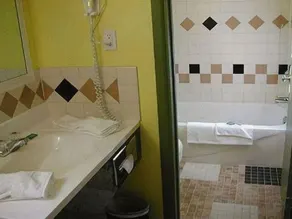 Parkway Motel - Image 5