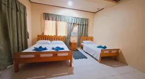 Dela-Chen Roadside Hostel - Image 2