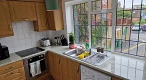 Millmead Apartment in central Guildford with parking - Image 5