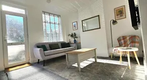 Newly Renovated 2 Bed With Garden & Parking - Image 4