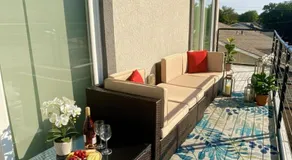 Modern 3 BR Retreat on River With DT Skyline View - Image 5