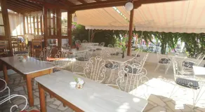 Casteli Hotel - Image 4