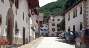 Apartamento 'Ultzama' con vistas a la montaña y balcón - Image 5