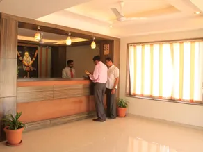Hotel Sai Gurusthan - Image 5