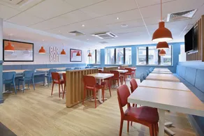 Travelodge Edinburgh Central - Image 4