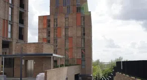 Stunning Morden Apartment Zone 3 Free Parking Prime location Sleeps Upto 6 - Image 3