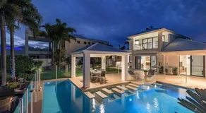 Stunning Waterfront Coastal Retreat, sleeps 13 - Image 3