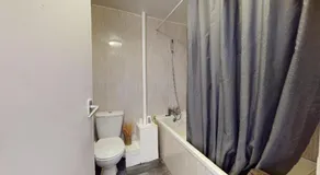 Amazing and Immaculate 2-Bed House in Manchester - Image 5