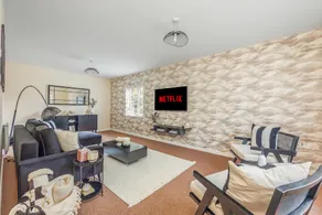 Beautiful Detached House • Excellent Location • Driveway Parking • Office • Smart TVs • Fast Wifi • Yoko Property - Image 4