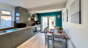 Curzon House One - Great for Contractors or Family Holidays - Image 4