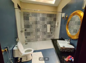 Royal Mansion Hotel - Image 2