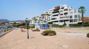 Appartement 'Première Ligne Vue Panoramique' avec vue sur la mer, Wi-Fi et climatisation - Image 4