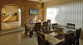 Mall Guesthouse - Image 2