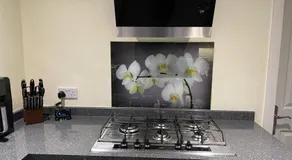 Double bedroom in a residential home with parking - Image 4
