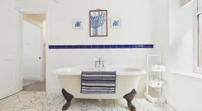 Shell Cottage - 2 Bedroom Holiday Home - Tenby - Image 2