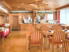 Isar Hotel - Image 2
