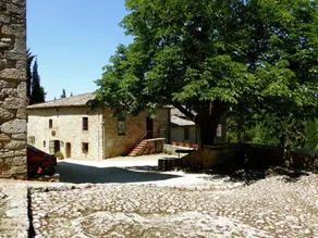 Vintage Castle in Monteriggioni Tuscany near Forest - Image 4