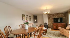Daisy Bank - Image 3