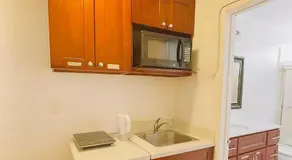 Coastal Comfort Homestay in Santa Monica - Image 3