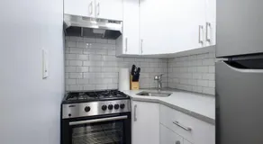 350-GA Spacious Studio Gramercy Sleeps3 - Image 5
