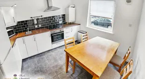 Thistle Apartments - King's Apartment - Image 1