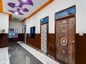 OYO 60893 Hotel Highway Super King - Image 2